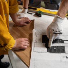 tiler-working-renovation-apartment(1) tiler-working-renovation-apartment(1)